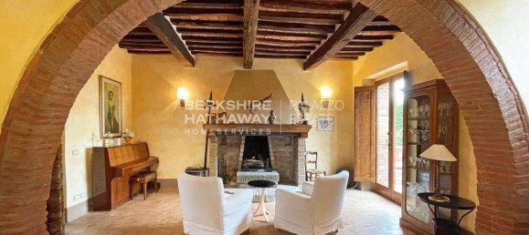 6 bedrooms Villa in Cortona, Italy No. 121142 5