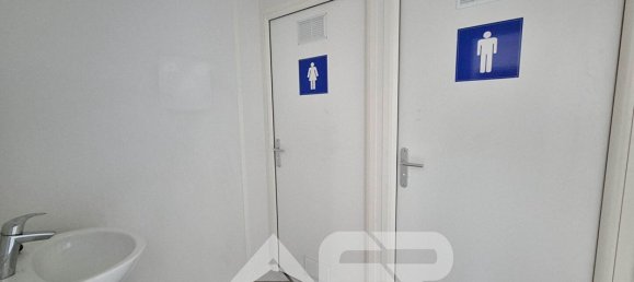 280m² Commercial property in Chatou, France No. 146421 5