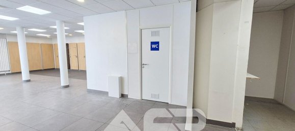 280m² Commercial property in Chatou, France No. 146421 4