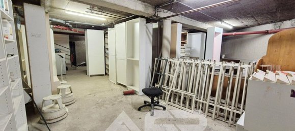 280m² Commercial property in Chatou, France No. 146421 7