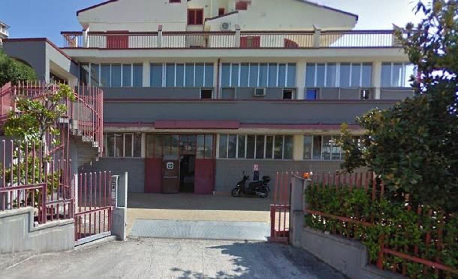 Entrepôt à Montegranaro, Italy 1984m² No. 103684