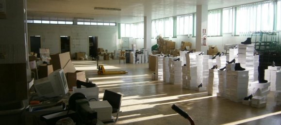 Entrepôt à Montegranaro, Italy 1984m² No. 103684 2