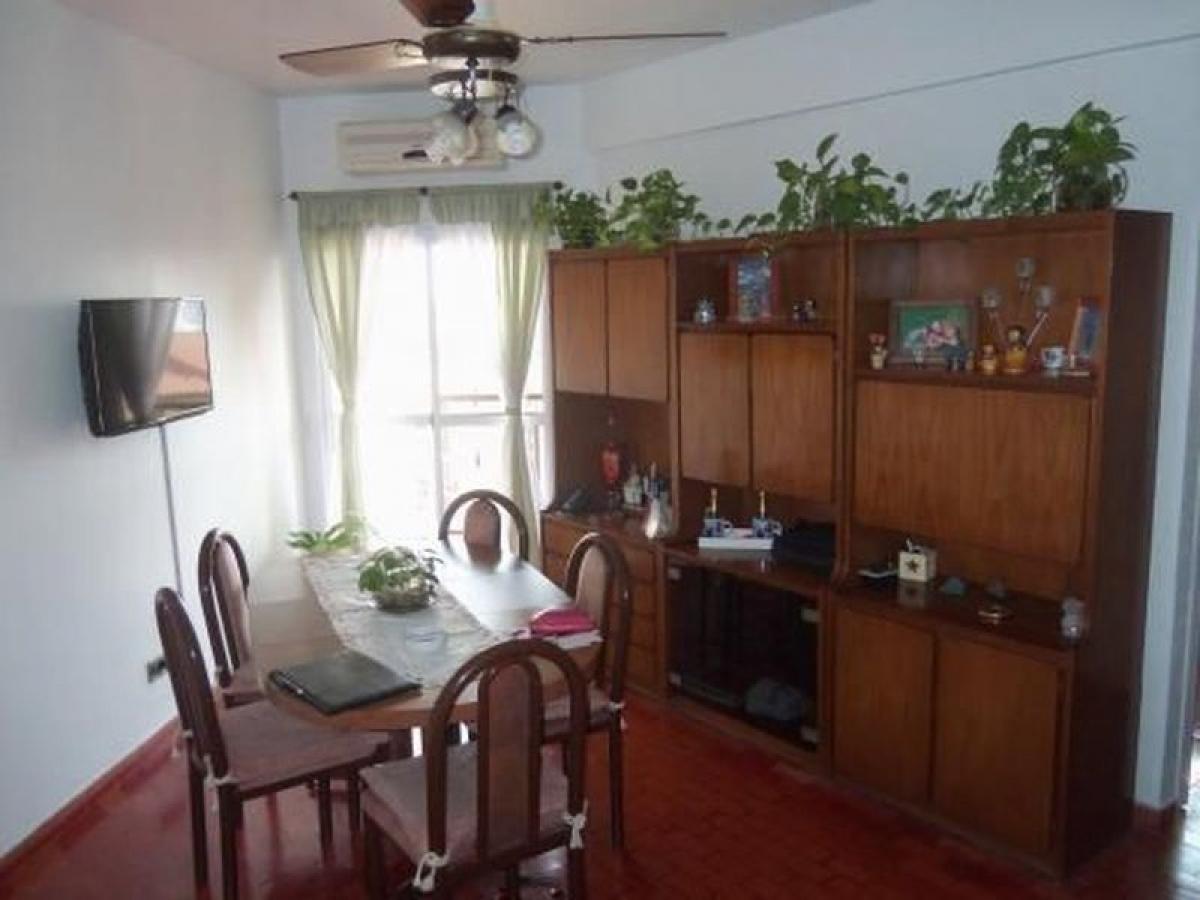 Apartamento de 2 dormitorios en General San Martín, Argentina No. 68695
