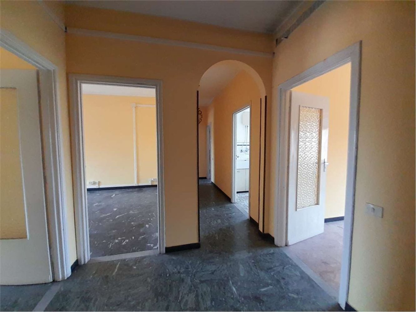 Apartamento de 5 habitaciónes en Alba, Italy No. 119282