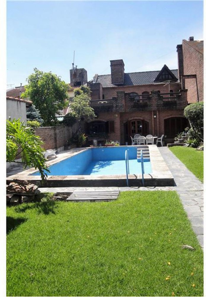 3 bedrooms House in Moron, Argentina No. 19470