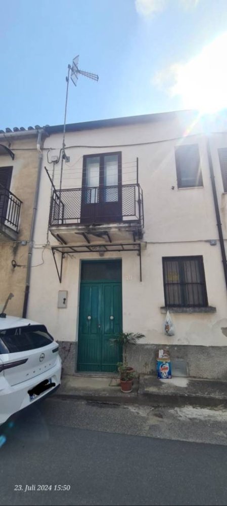 2 bedrooms House in Pizzoni, Italy No. 273889