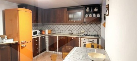 5 rooms Apartment in Naples, Italy No. 26507 2