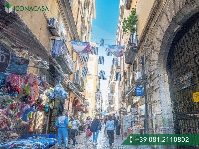 5 rooms Apartment in Naples, Italy No. 26507