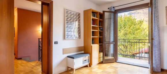 4 bedrooms Villa in Porto Valtravaglia, Italy No. 236124 16