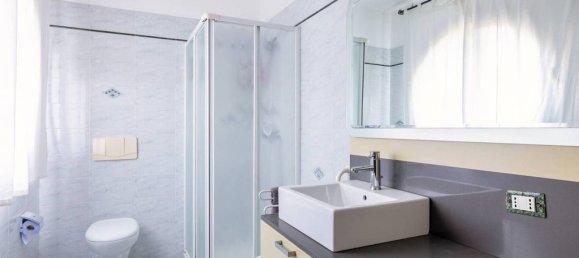 4 bedrooms Villa in Porto Valtravaglia, Italy No. 236124 10