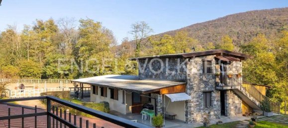 4 bedrooms Villa in Porto Valtravaglia, Italy No. 236124 12