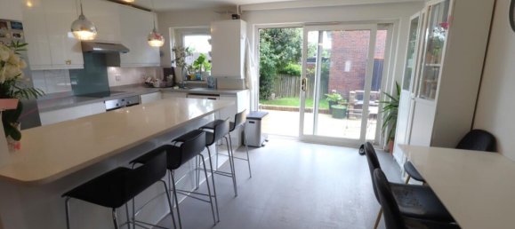 3 bedrooms Commercial property in Northolt, United Kingdom No. 13457 8