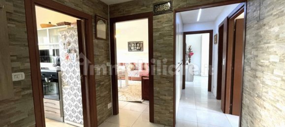 2 Schlafzimmer Wohnung in Tradate, Italy, Nr. 260703 8