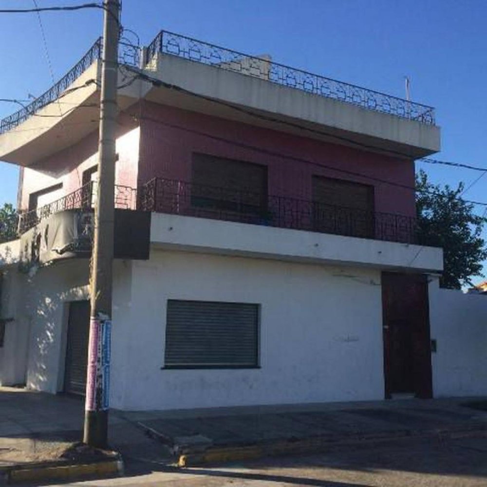 3 bedrooms House in Bermudez, Argentina No. 15529