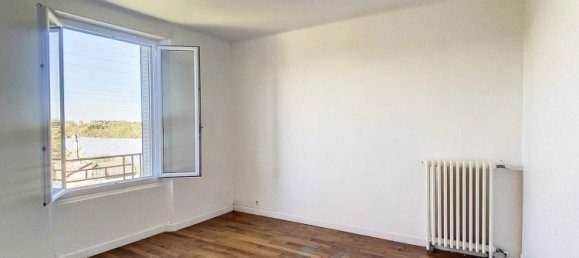 Casa de 3 dormitorios en Villemandeur, France No. 61970 4