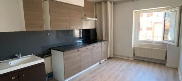 Квартира с 3 комнатами в Сент-Этьен, Франция № 340379 3