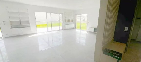 4 bedrooms House in Saint-Andre-les-Vergers, France No. 228374 7