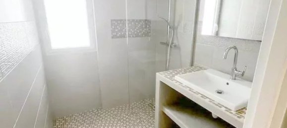 4 bedrooms House in Saint-Andre-les-Vergers, France No. 228374 10