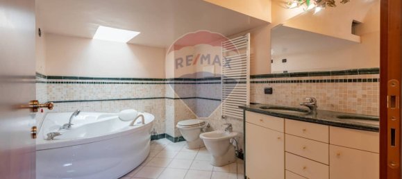 Вилла с 2 спальнями в Монца, Италия № 12077 18