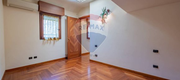 Вилла с 2 спальнями в Монца, Италия № 12077 16