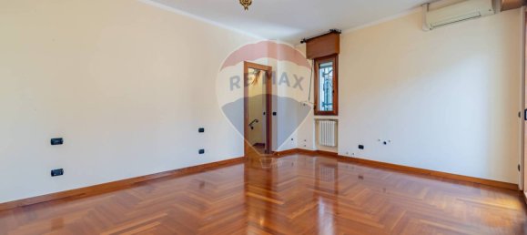 Вилла с 2 спальнями в Монца, Италия № 12077 15