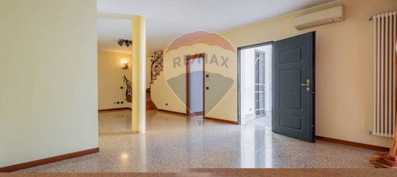 Вилла с 2 спальнями в Монца, Италия № 12077 4