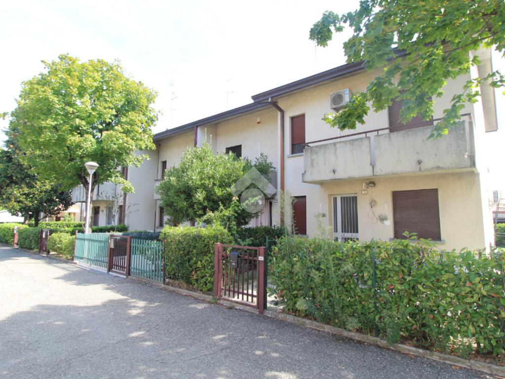 Вилла с 3 спальнями в Кадельбоско ди Сопра, Италия № 346165