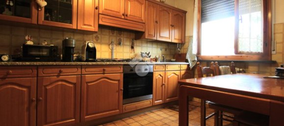 Вилла с 3 спальнями в Кадельбоско ди Сопра, Италия № 346165 9