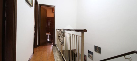 Вилла с 3 спальнями в Кадельбоско ди Сопра, Италия № 346165 20