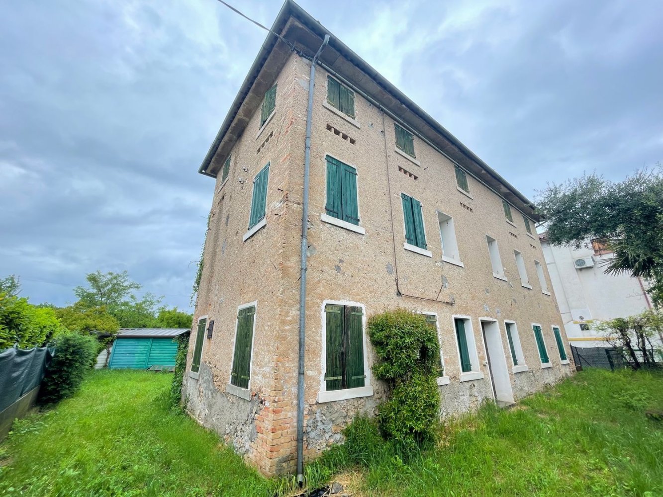 10 rooms House in Volpago del Montello, Italy No. 92118