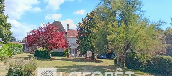 3 bedrooms House in Charente-Maritime, France No. 357414 2