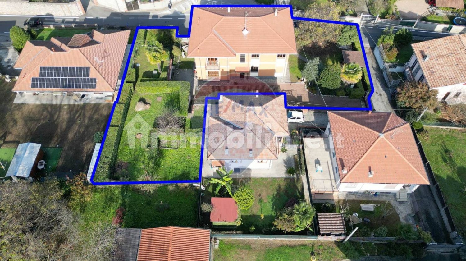 Villa de 6 dormitorios en Varallo Pombia, Italy No. 110547