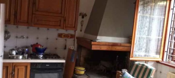 4 rooms House in Prato, Italy No. 271877 2