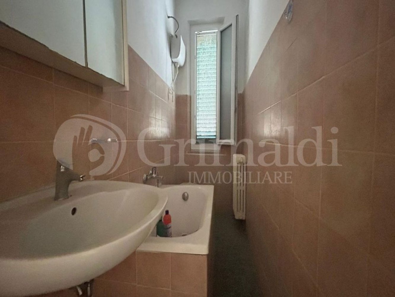 4-salle Appartement à Maiolati Spontini, Italy No. 67156