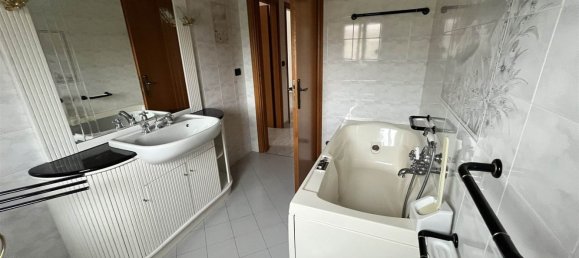 4 rooms Apartment in Rimini, Italy No. 99901 14