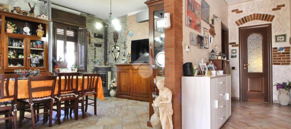 2 bedrooms Apartment in Mariano Comense, Italy No. 268805 6