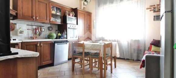 2 bedrooms Apartment in Mariano Comense, Italy No. 268805 2