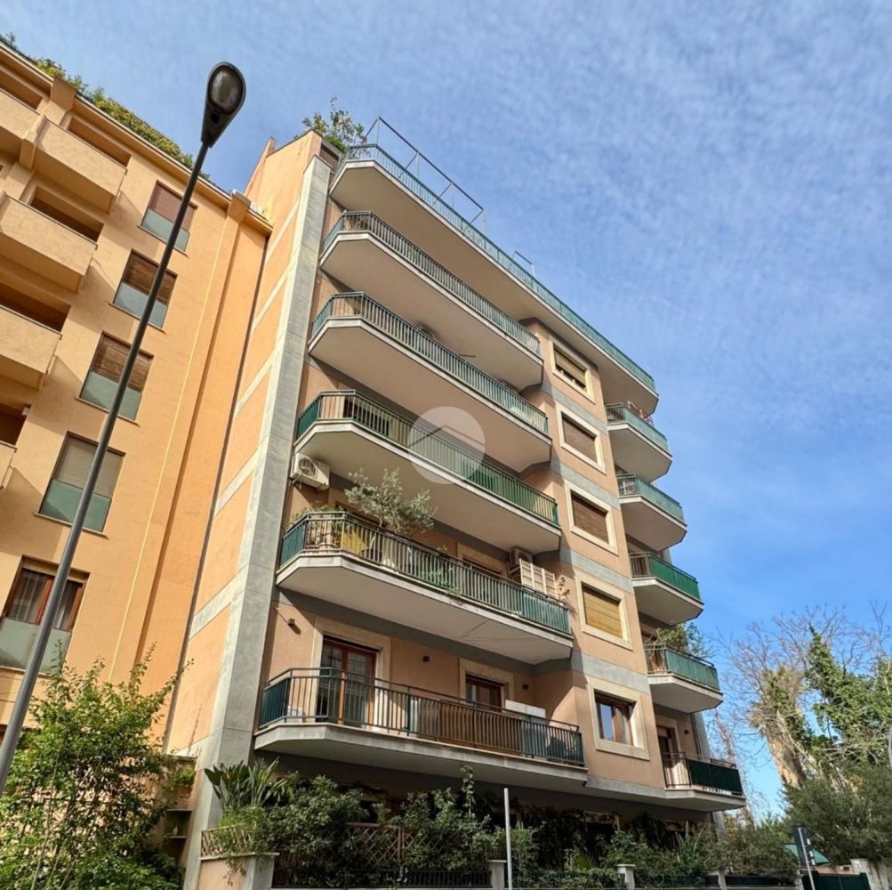 5 rooms Apartment in Palermo, Italy No. 89030