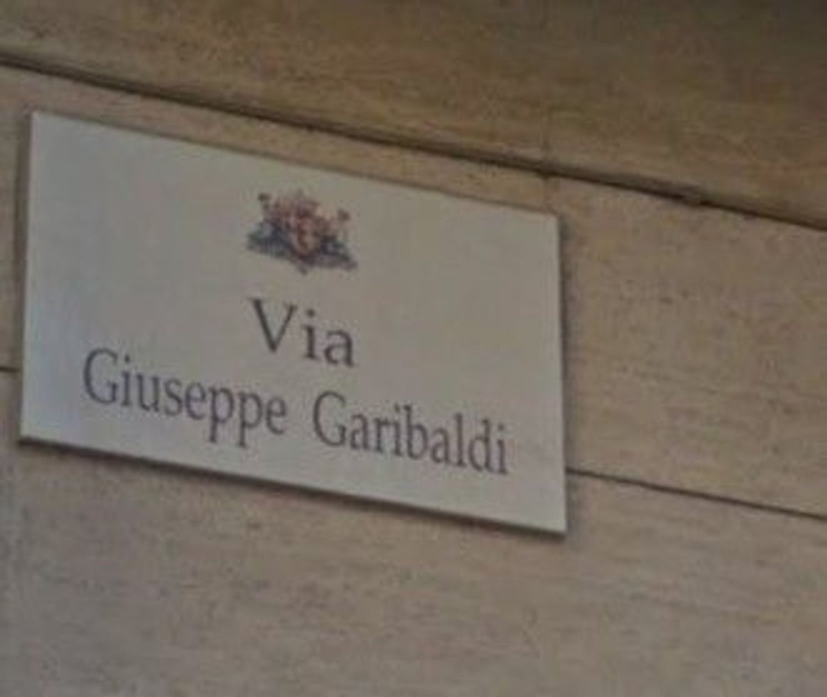 256m² Commercial property in Cagliari, Italy No. 385378