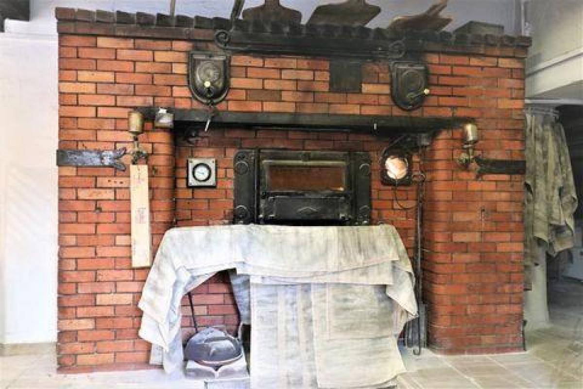 421m² Office in Robion, France No. 17173