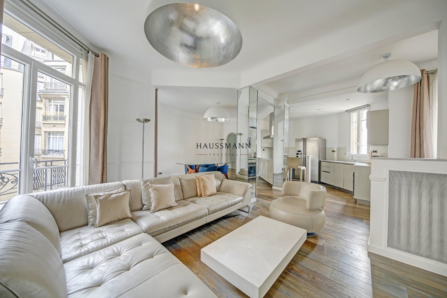 3 bedrooms Apartment in Paris, France No. 169281