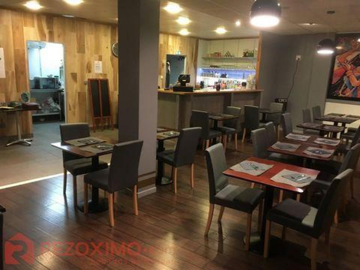 Laden in Lons, France, Nr. 17639