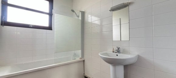 3 bedrooms House in Saint-Loubes, France No. 291921 4