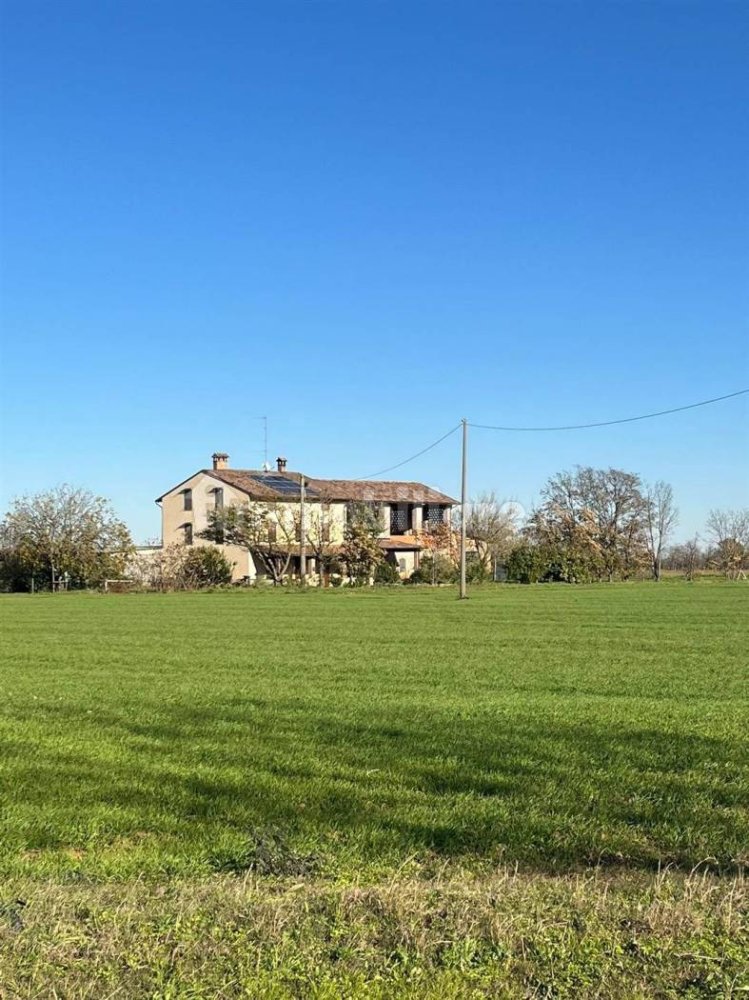 6 bedrooms House in San Giorgio Piacentino, Italy No. 190207