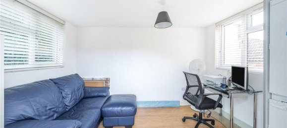 2 bedrooms Bungalow in Barnet, United Kingdom No. 6488 5