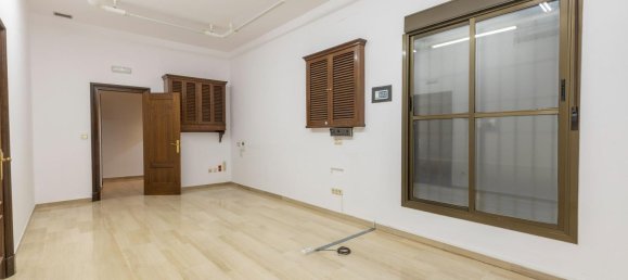 500m² Office in Granada, Spain No. 170913 2