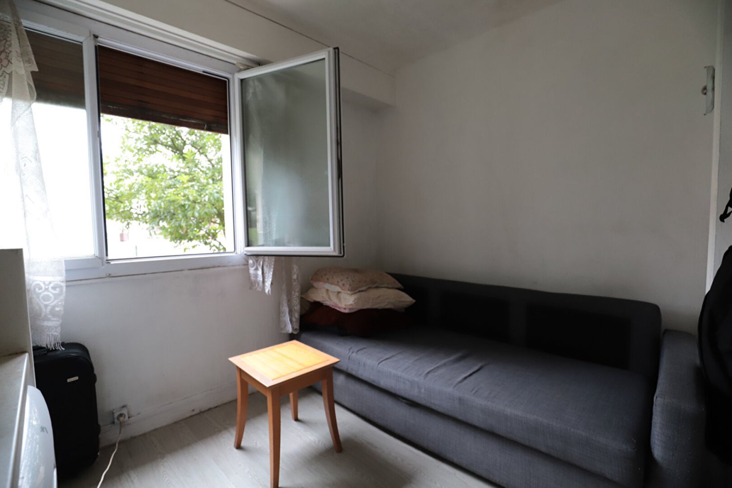 Studio in Clamart, France No. 168226