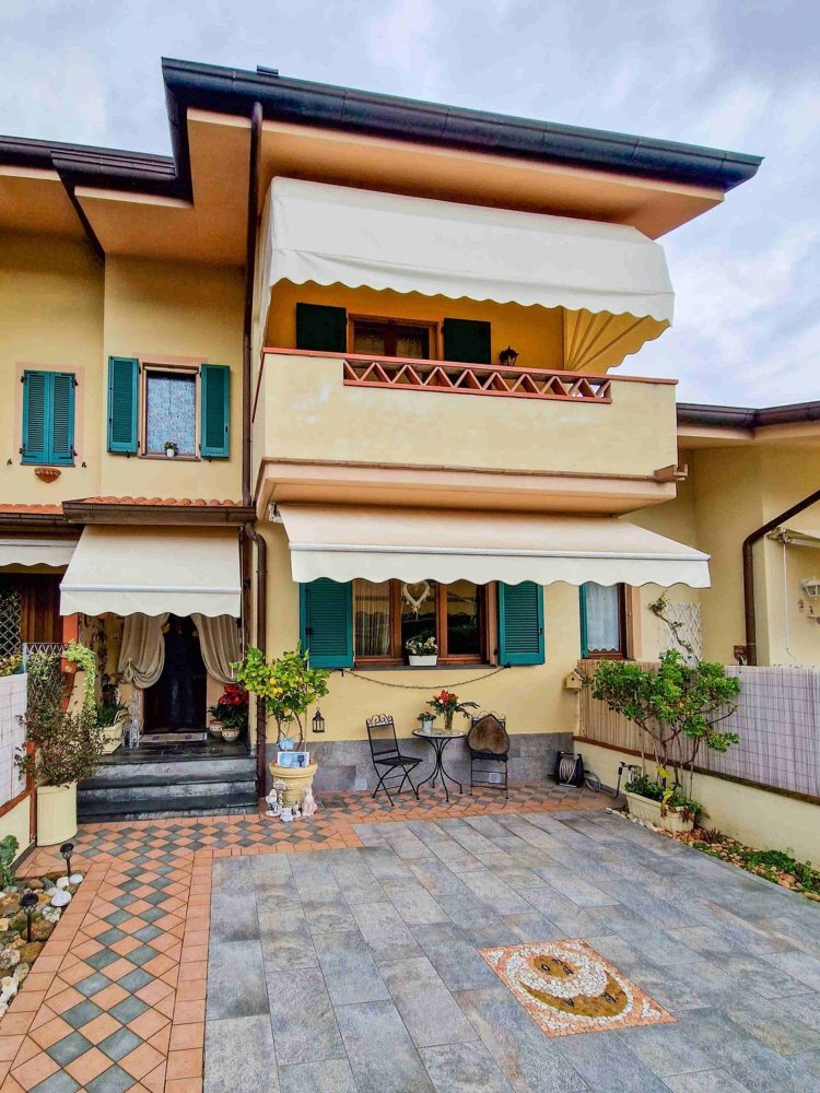 5 rooms House in Forte dei Marmi, Italy No. 125529