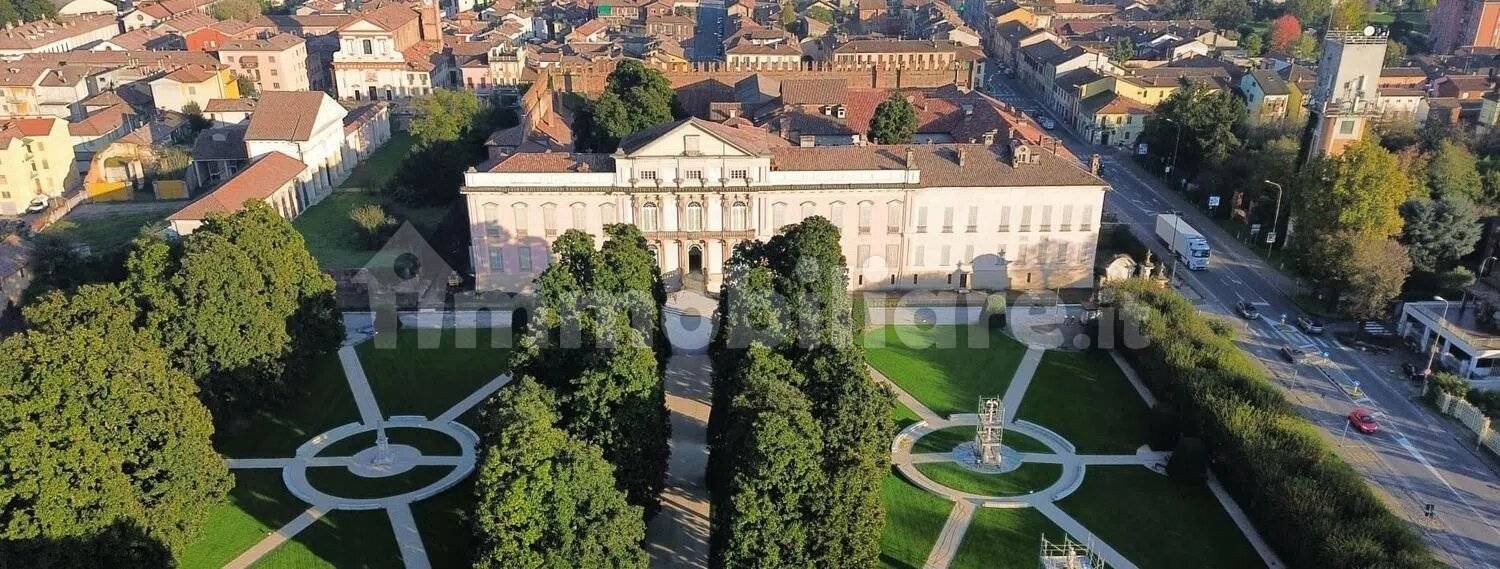 5 bedrooms Apartment in Belgioioso, Italy No. 385328