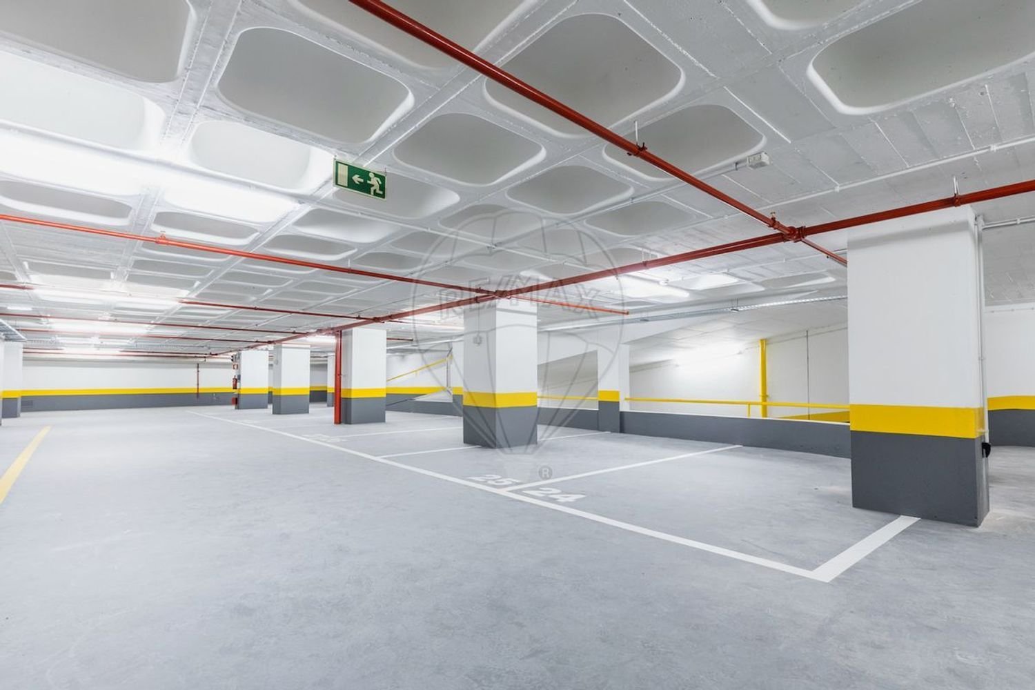 50m² Garage in Lisbon, Portugal No. 66912